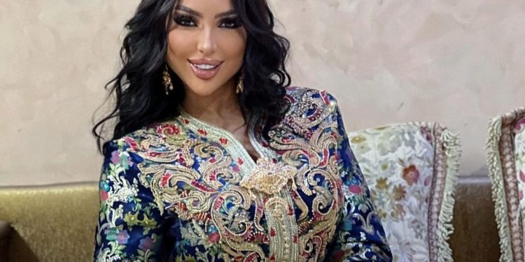 محبي الفنانة دنيا بطمة: ” الله ياخد الحق فلي حرمنا منك ومن إطلالتك”