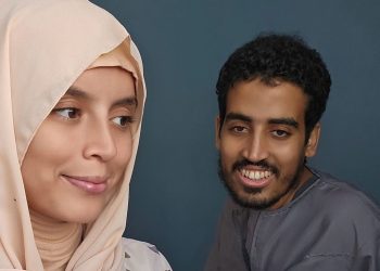 في عز محنتها..خديجة الصديقي تمدح شريكها: “عندي أحن وأعظم زوج”