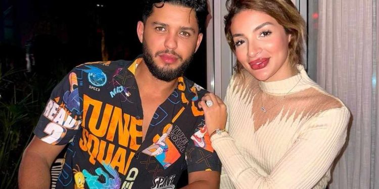 علاء الدين أوبراهيم يفاجئ زوجته بأغلى هدية..