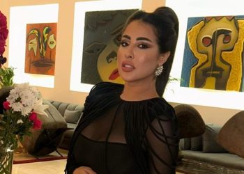 سكينة كلامور تذرف الدموع: ” بنتي مبغاتش دخل للمغرب”