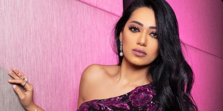 رحمة رياض: “لن أكشف عن وجه ابنتي في السوشيال ميديا”