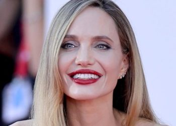 الموضة والأزياء… أنجلينا جولي تعود إلى السينما في فيلم Stitches