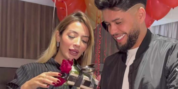 علاء الدين أوبراهيم يهدي زوجته “الذهب” بمناسبة عيد ميلادها