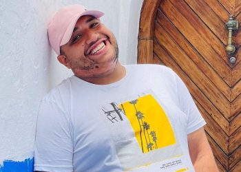 الكوميدي زوبير هلال يشارك فرحته بالدكتوراه رفقة جمهوره٠٠تفاصيل