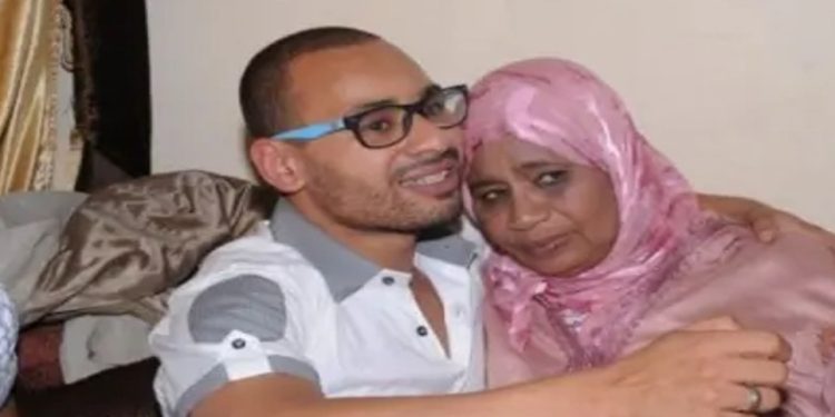 بعد طلاقه..محمد الريفي يظهر رفقة والدته ويعبر عن حبه لها