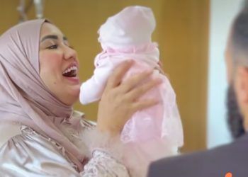 سارة أبو جاد تطلق على مولودتها إسم “شام”