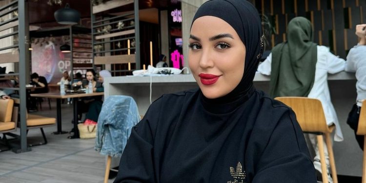 بعد تسريب صورها بدون حجاب..ندى حاسي تذرف الدموع
