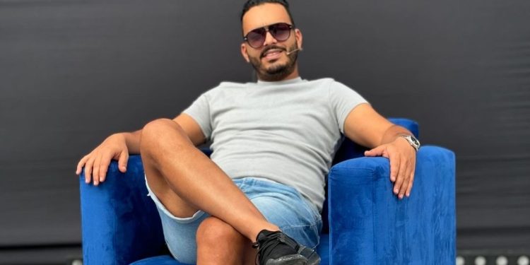الكوميدي رشيد رفيق يعلن عن موعد عرضه الكوميدي “خيبراتور” (تفاصيل)