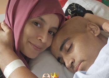 بسبب مساندتها له خلال أزمته المرضية..هشام مريض السرطان يوجه رسالة خاصة إلى زوجته