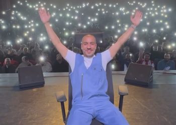 يسار لمغاري يحقق نجاحا كبيرا في عرضه مع الجالية المغربية بهولندا..