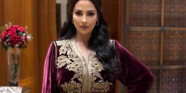 ابتسام لعروسي تدافع عن القفطان المغربي..