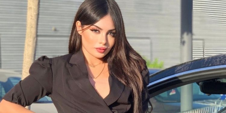 بكلمات معبرة..سمية العماري “سوما” تعايد ابنها (صورة)