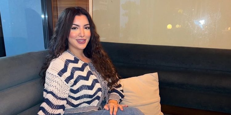 كنزة غماري تفاجئ متابعيها: “حققت حلم ماما الله يرحمها”