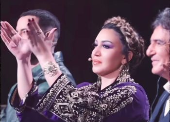أسماء لمنور تشوف جمهورها إلى إطلالتها في نهائي “ستار لايت: “وجدت ليكم قفطان مغربي ديال لفريع”
