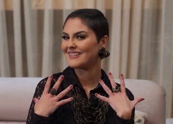 عبير العابد تقطر الشمع على بعض الفنانين: ” كيقولو عليا غير مستقرة نفسيا”