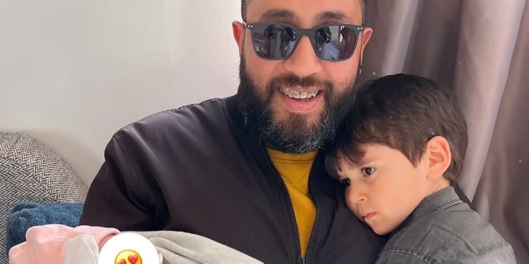 الكوميدي مهدي بلعياشي يستقبل ثاني مولود..صورة