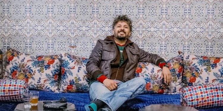 حاتم عمور يسترجع ذكريات طفولته: ” هادي هي الدار فين كبرت” (صورة)