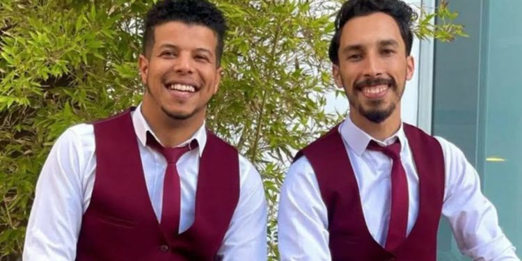 الثنائي سعيد ووديع يقدمان هذه المفاجأة إلى أحد معجباتهما٠٠تفاصيل