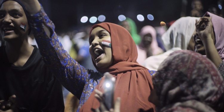 “سودان يا غالي”.. معايشة وجدانية ليوميات حراك شبابي