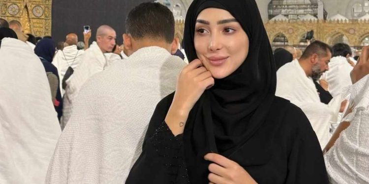 من مكة المكرمة..بسمة بوسيل تهنئ جمهورها بالسنة الجديدة