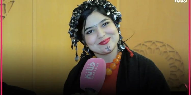 فتاة أمازيغية تطالب بالإهتمام بالموسيقى الأمازيغية وتصرح: “ماواخداش حقها وهذا هو الطلب ديالي”