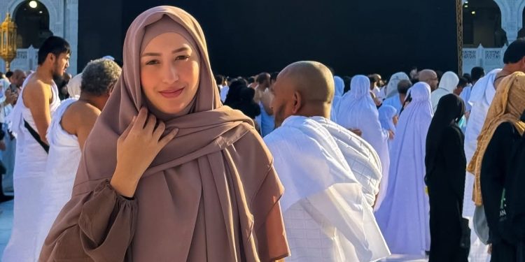 هند زيادي تختار مكة المكرمة أول وجهة لها في السنة الجديدة (صور)