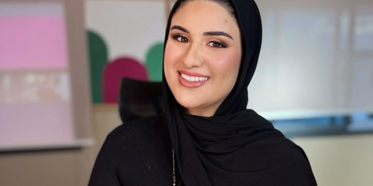 بعد تحقيق حلمها..زوج إكرام الكط يهديها عمرة (فيديو)