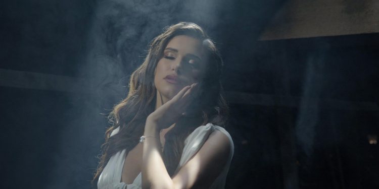 هناء الإدريسي تُشعل الحماس بـ”مكمّلة بنيّة”