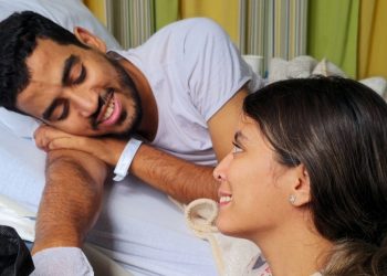 خديجة بعد وفاة زوجها بسبب مرض السرطان: “لو رأيتم كيف كان حنونا على قلبي لفهمتم لما لا أستطيع نسيانه”