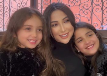 لحظات مؤثرة في أول لقاء للفنانة دنيا بطمة رفقة ابنتيها بعد خروجها من السجن..(فيديو)