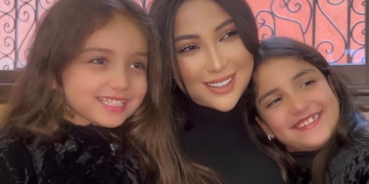لحظات مؤثرة في أول لقاء للفنانة دنيا بطمة رفقة ابنتيها بعد خروجها من السجن..(فيديو)