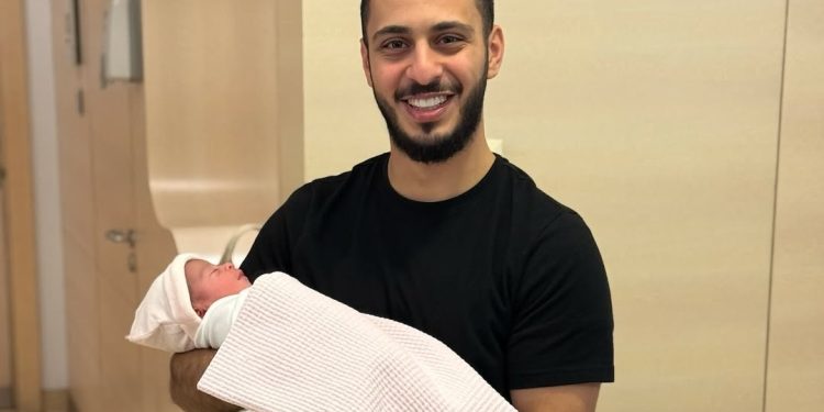 وليد مقداد يرزق بطفلة..صور