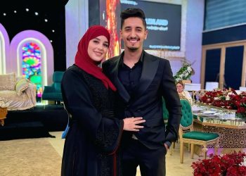 شكور فاميلي يهدي زوجته الذهب (فيديو)