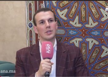 أصغر منتج مغربي “السنتيسي” يكشف: “خدمنا بنت لفقيه بتكلفة كبيرة ورتاحيت بالإشتغال مع حميد زيان”