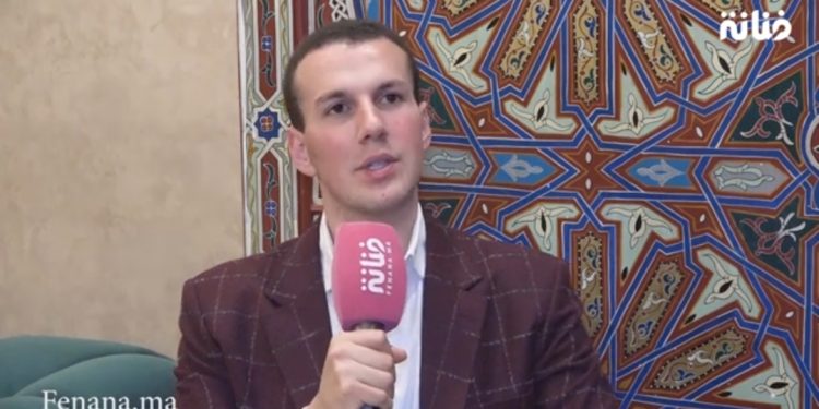 أصغر منتج مغربي “السنتيسي” يكشف: “خدمنا بنت لفقيه بتكلفة كبيرة ورتاحيت بالإشتغال مع حميد زيان”
