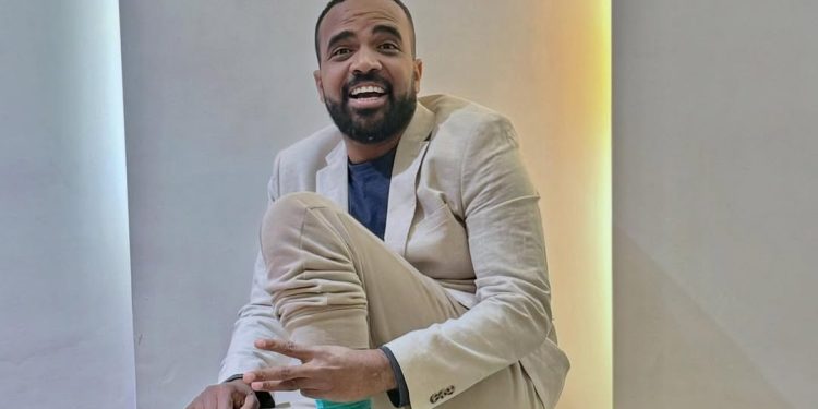 الكوميدي باسو يفجرها: “الواقع المعاش، البطالة، الفقر..ميمكنش تغيرهم سلسلة “سي الكالة”