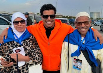 الكوميدي وديع الراجي يرسل والديه إلى العمرة..صورة