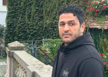 الشاب يونس يقلق جمهوره بشأن مرضه..