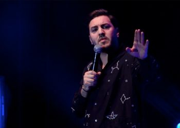 مزيج من الفكاهة والموسيقى.. عرض أمين راضي يبهر الجمهور المغربي (صور)