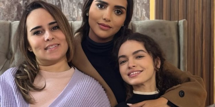 بطلة مسلسل “جرح قديم” تقلق جمهورها بسبب وعكتها الصحية