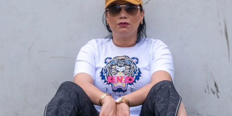 الموت يفجع الممثلة لبنى شكلاط في أقرب شخص لها..