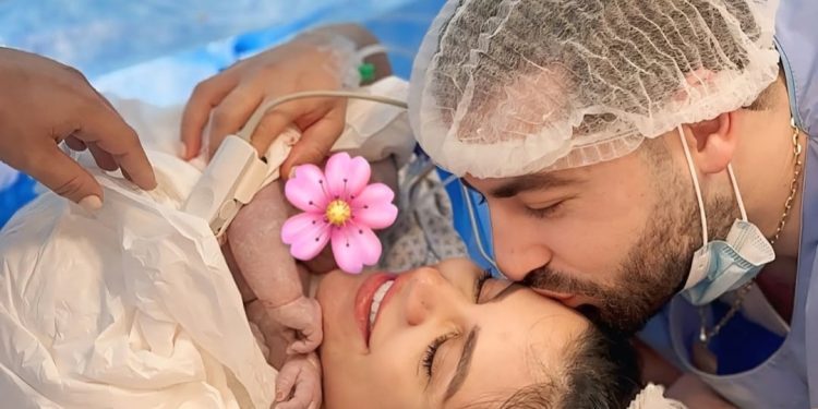 رفقة زوجها..فاطمة الزهراء لحرش تستقبل أول مولودة لهما ويكشفان عن إسمها..(صور)