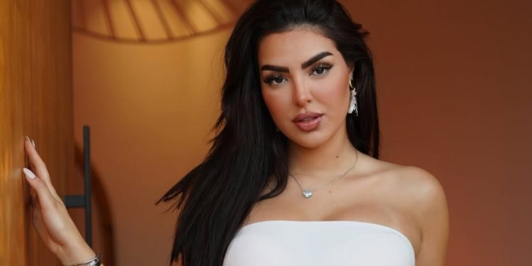 دعاء اليحياوي تتلقى سيارة أحلامها هدية من طرف الأشخاص..