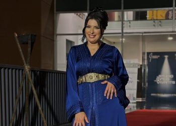 بإطلالة ساحرة..مونية لمكيمل تخوض تجربة التقديم
