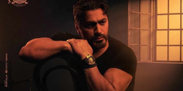 الفنان المصري تامر حسني يروج إلى جديده الفني “لينا ميعاد”