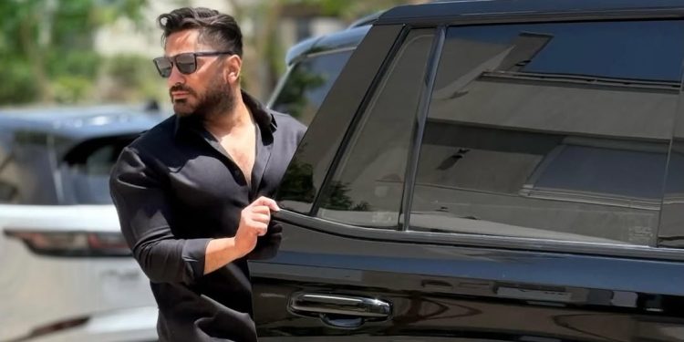 تامر حسني يقلق جمهوره بسبب دخوله إلى المستشفى..تفاصيل