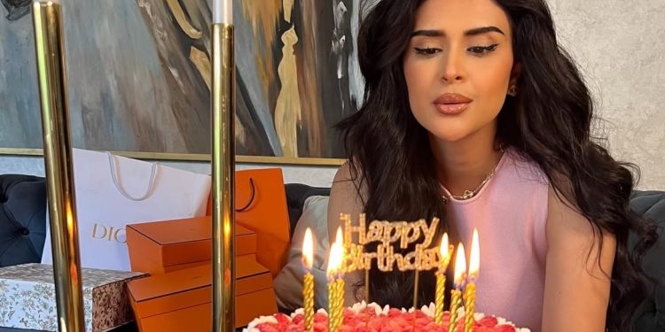 بالصور..سلمى رشيد تحتفل بعيد ميلادها 31