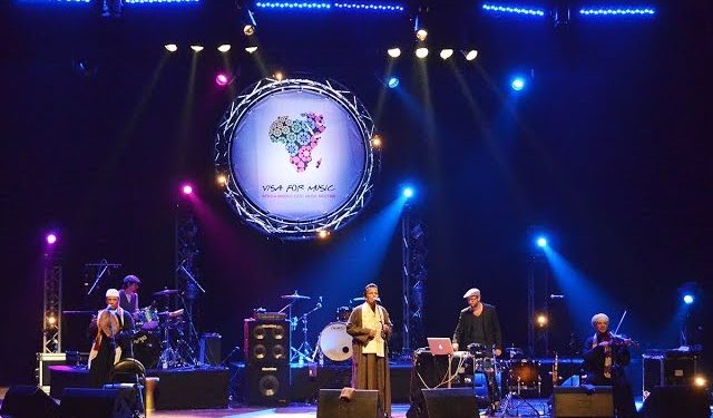 جمهور منصة شالة يستمتع بفرقة “إيجيبشن بروجيكت”