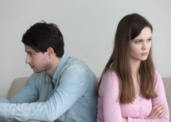 كيف تتعاملين مع الزوج الذي لا يهتم بكي ؟