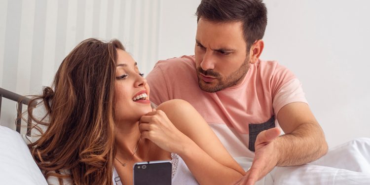 أسباب شك الزوج في زوجته..خطير